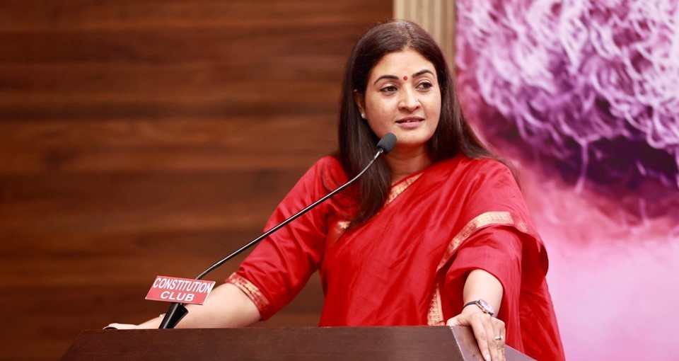Mahila Congress Chief Alka Lamba Pledges Free Sanitary Pads for Rural Women