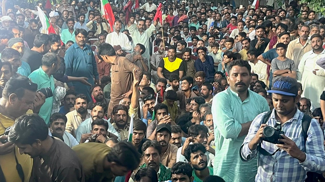 Textile Workers in Pakistan’s Punjab Mobilize to Demand Better Wages, Labour Rights