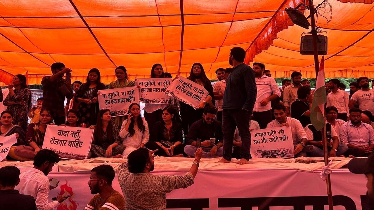 Lathicharge on SSC Protesters at Ramlila Maidan Sparks Outrage; Rahul, Kejriwal Slam Govt, Police