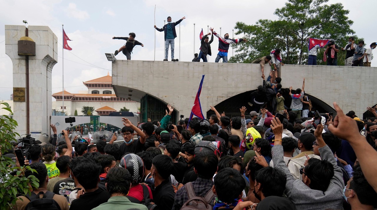 Mass Protests in Nepal Force PM Oli to Step Down; Demonstrators Set Fire to Govt, Media Buildings