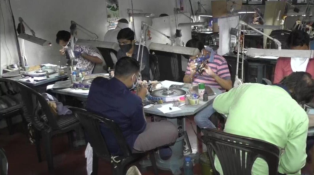 Gujarat Govt Receives Nearly 90,000 Applications for Diamond Workers’ Educational Aid, But Only 170 Approved So Far