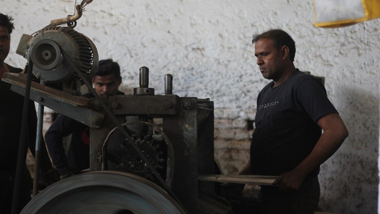 Contract Workers Now 42% of India’s Organised Manufacturing Workforce, Highest Since 1997-98