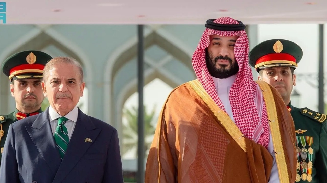 Pakistan and Saudi Arabia Sign Landmark Defense Agreement in a Step Toward Regional Alignment