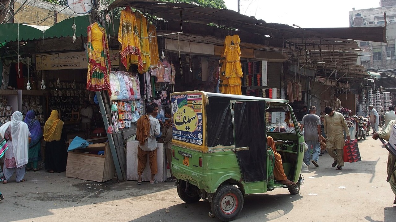 Rickshaw Drivers in Lahore, Pakistan Robbed of Their Livelihood After State Crackdown