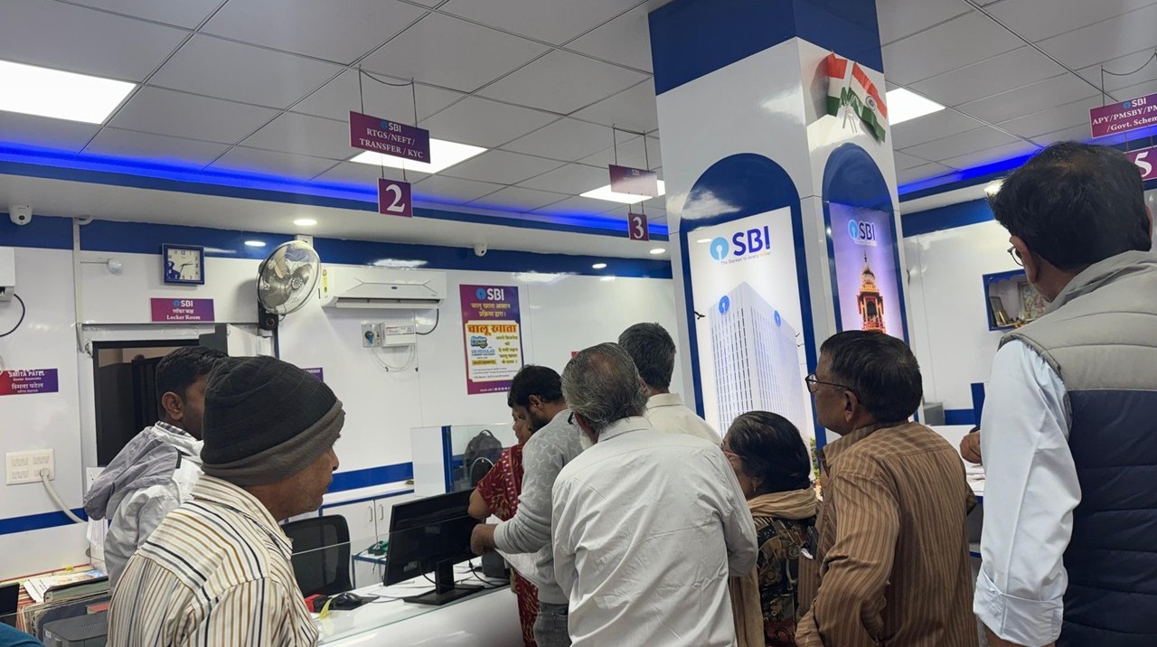 PSU Banks Collect Rs 8,621 Crore as Minimum Balance Penalty in Five Years