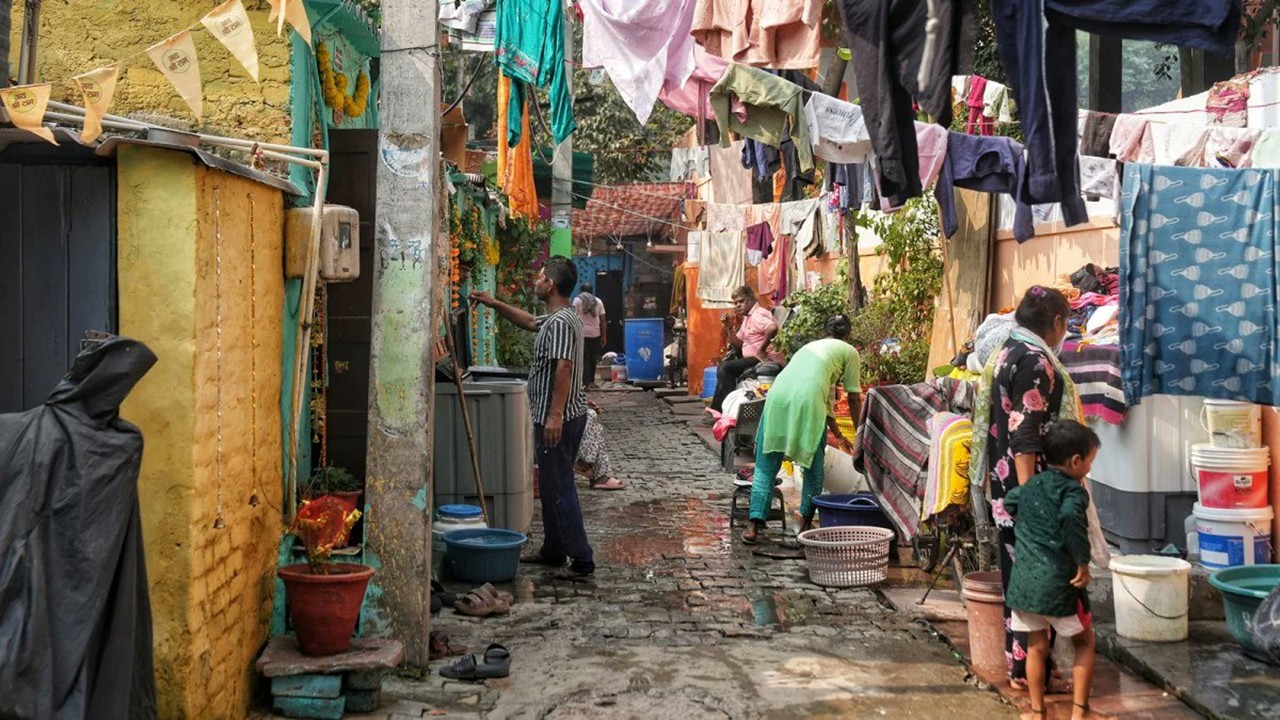 Centre Issues Eviction Notices to Slum Clusters Near PM Residence