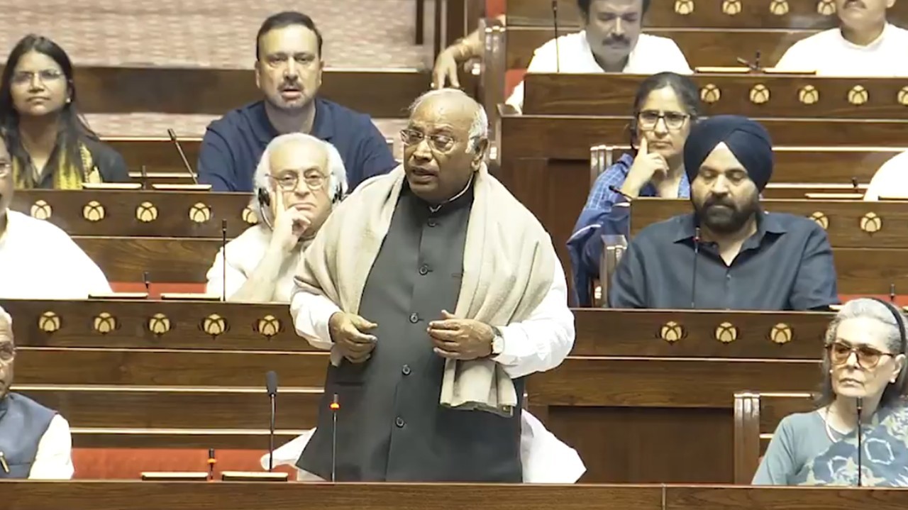 Kharge Accuses Govt of Failing to Plan for LPG Crisis
