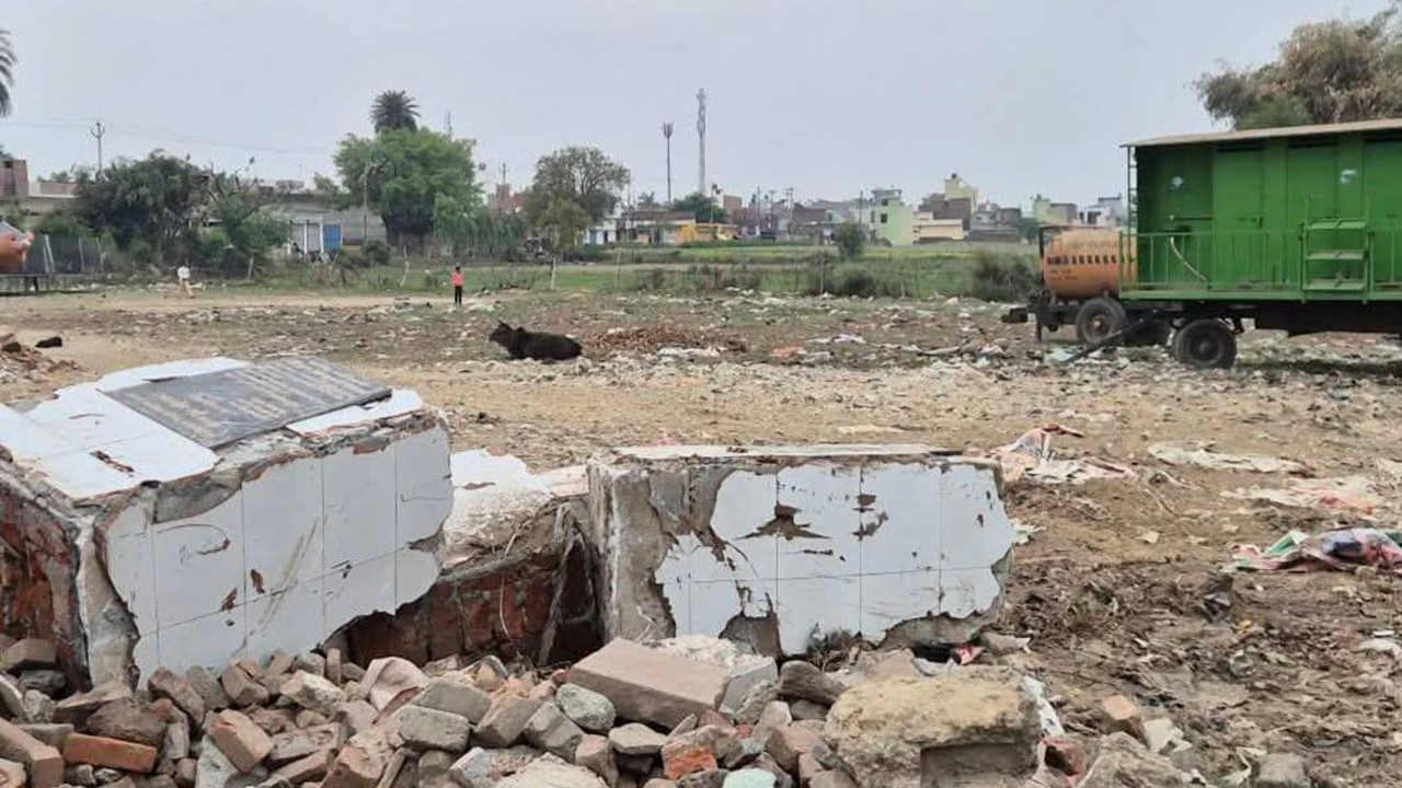 Opposition Slams BJP Govt Over Razing of Martyrs’ Statues in UP’s Shahjahanpur