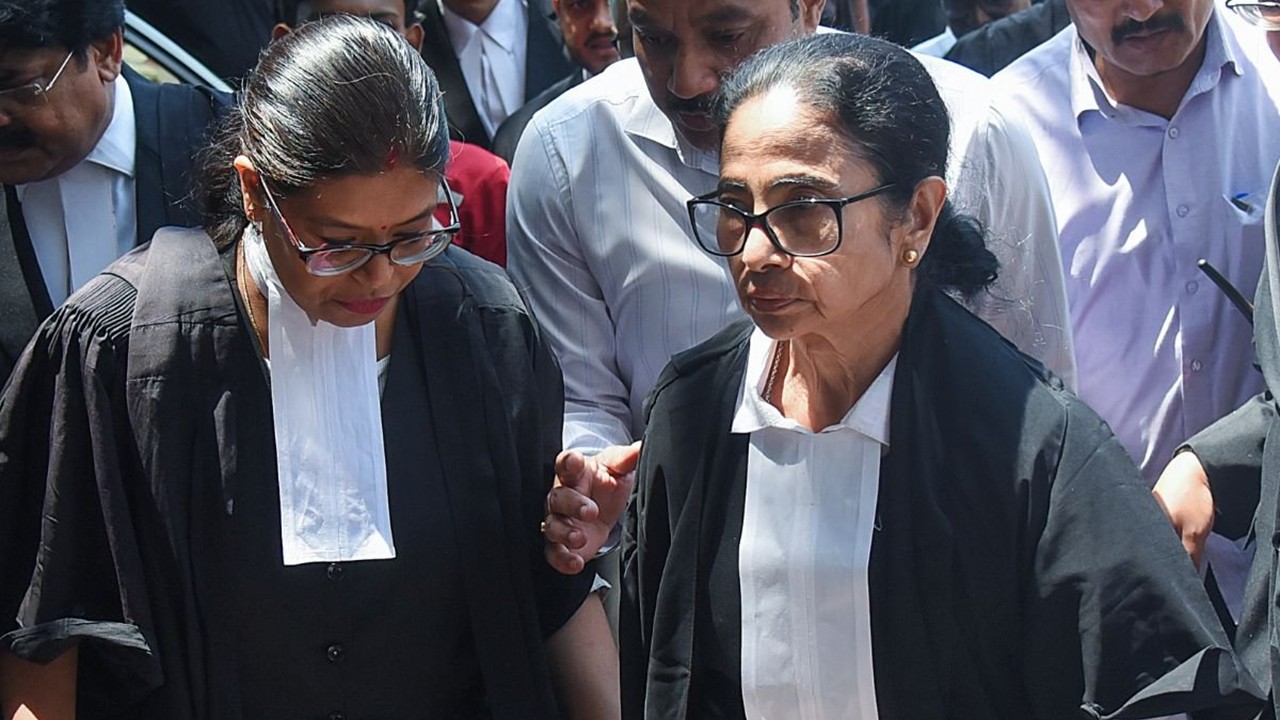 Bar Council Orders Inquiry After Mamata Banerjee Appears in Lawyer’s Robes at Calcutta HC
