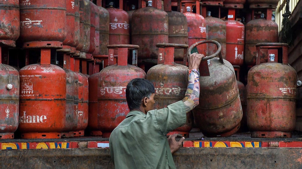 Subsidised LPG Refills for Ujjwala Households Slashed to Four Annually