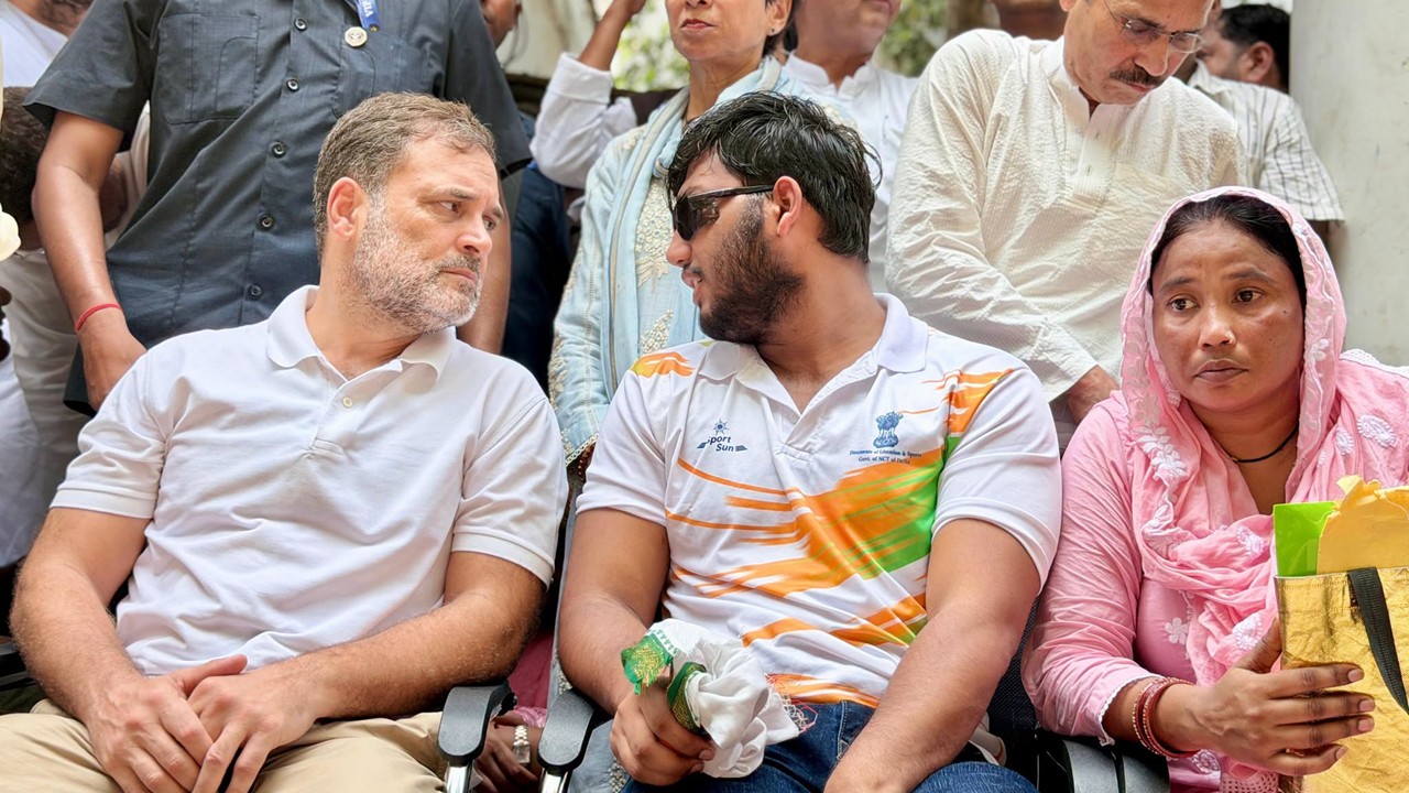 Delhi Police Registers FIR After Rahul Gandhi Joins Injured Protester at Police Station
