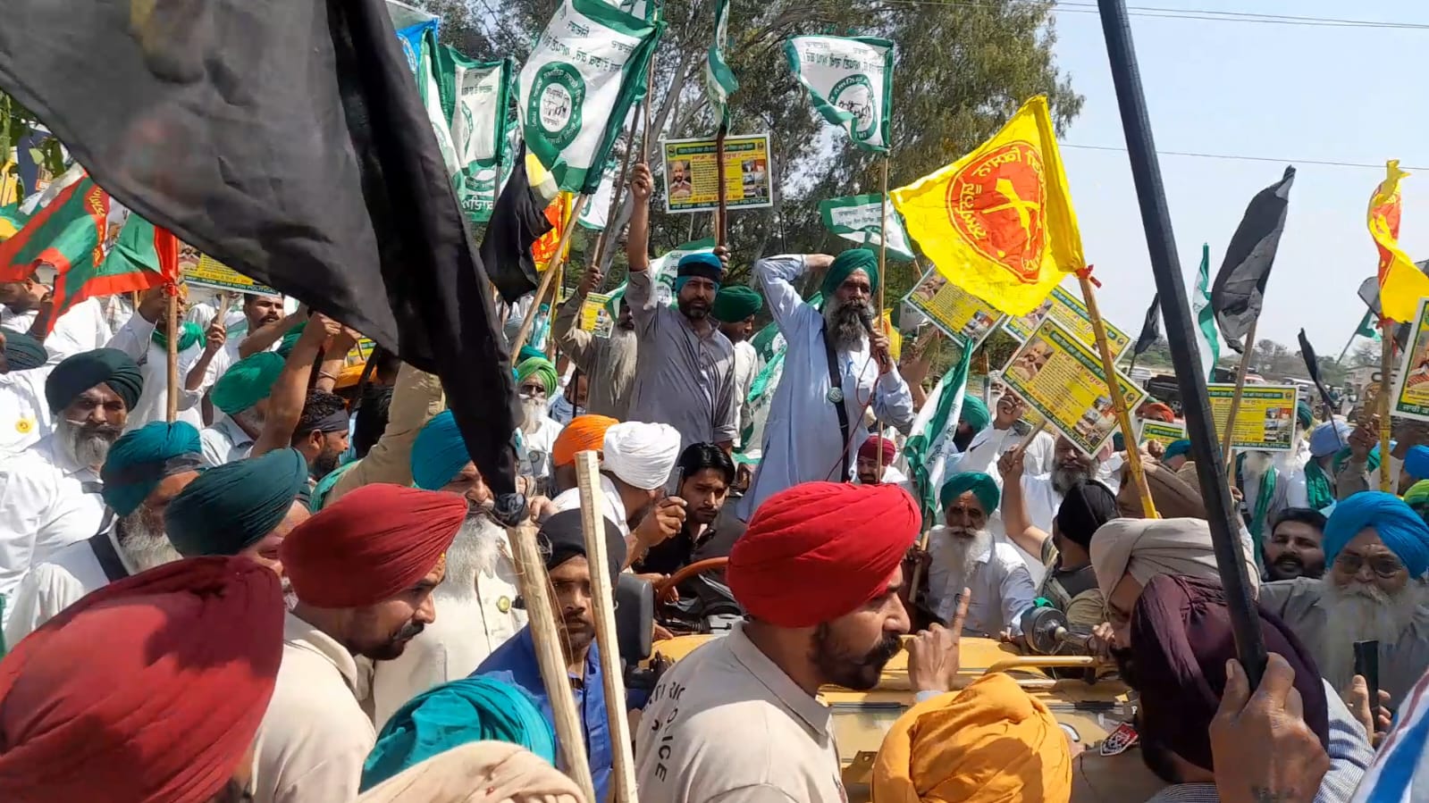 Farmers Showing Black Flags to BJP Candidates Detained By Police in Punjab's Samana, Dhudike, Malerkotla