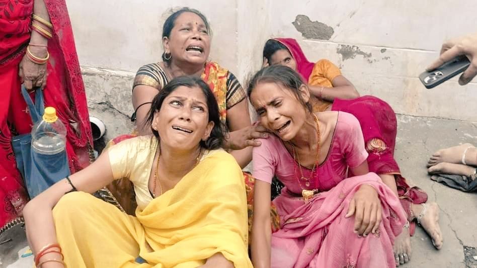 Hathras Stampede: Death Toll Rises to 121, Police on Lookout to Nab Godman