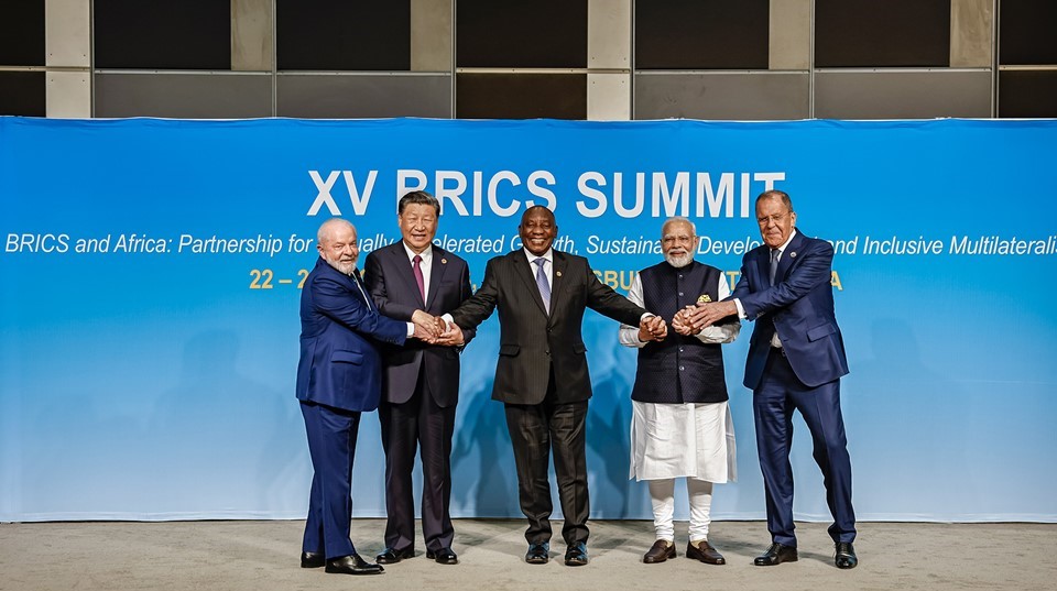 What are the Possibilities and Challenges of De-Dollarizing the Global South’s Economies?