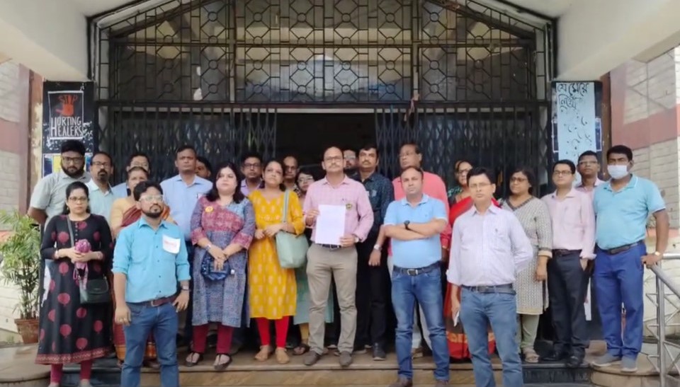 50 Senior Doctors Resign in Solidarity with Junior Doctors at RG Kar Hospital