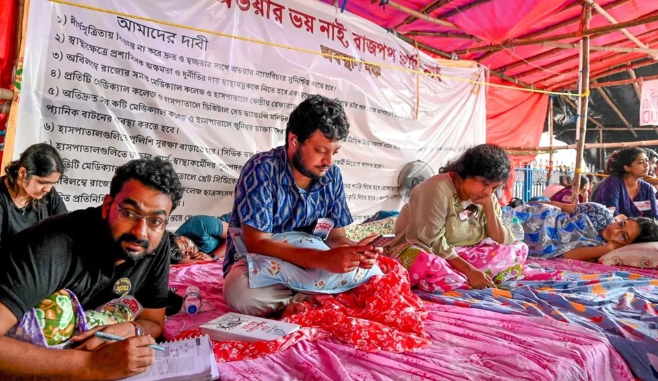 Medical Association Calls on Mamata to Act on Junior Doctors' Grievances, Warns of Nationwide Shutdown