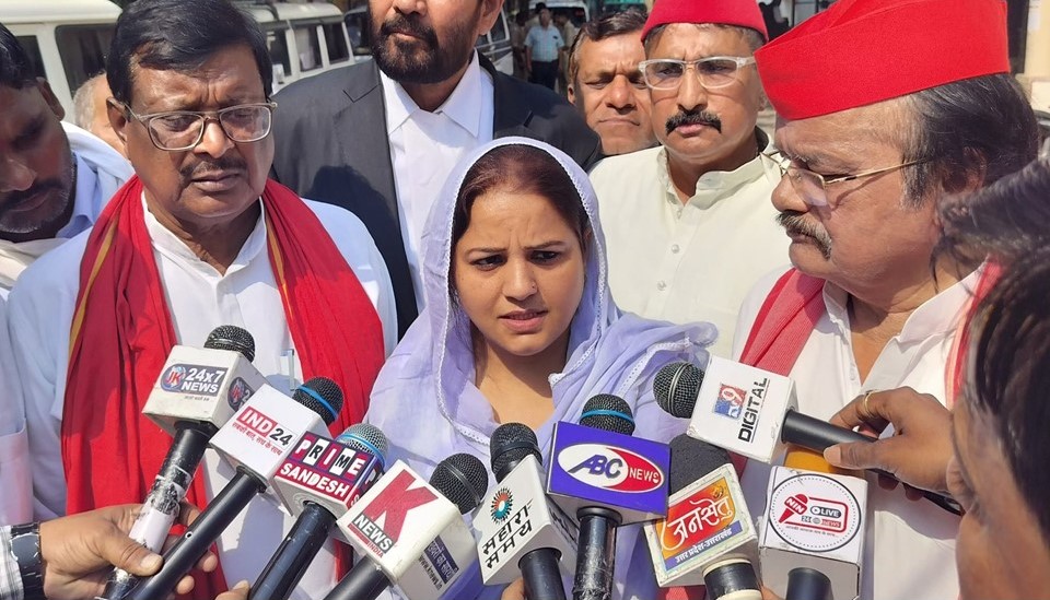 Kanpur Priests 'Cleanse' Temple with Ganga Water After Muslim Samajwadi Party Candidate's Visit