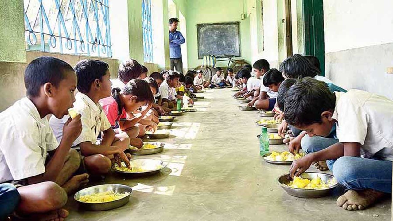 Maharashtra: Fadnavis Govt Cuts Funding for Eggs and Sugar in Midday Meals