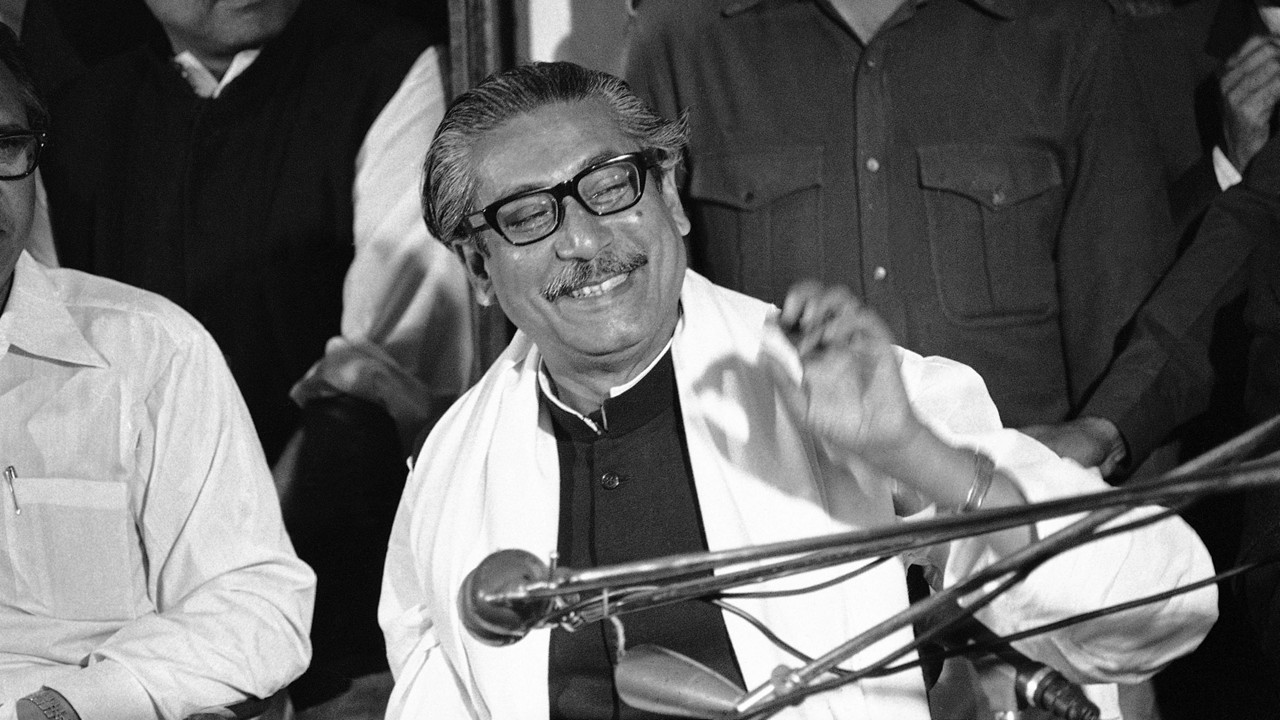 Bangladesh: Sheikh Mujibur Rahman’s House Torched and Partially Demolished