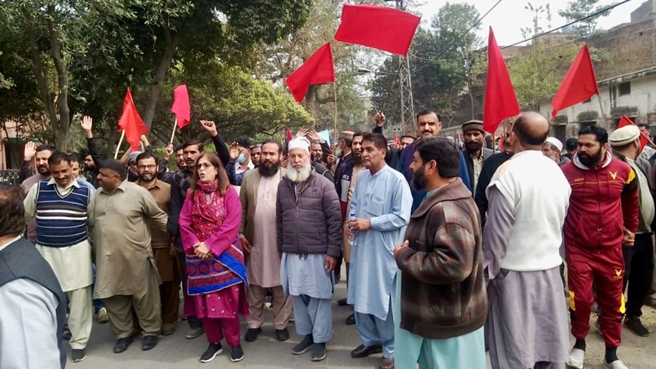 Pakistan’s Railway Workers Fight Back Against Privatization Plan