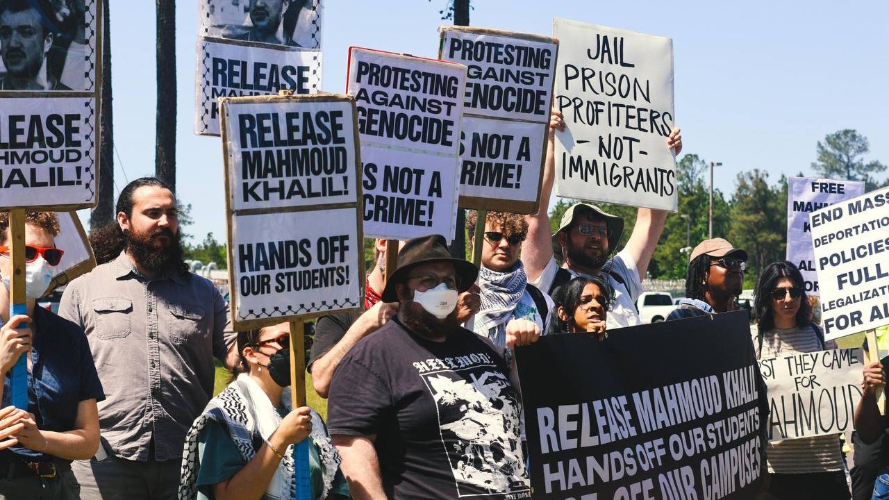 US: Defying Attempts at Isolation, Activists Call for Students’ Release Outside ICE Detention Center in Rural Louisiana