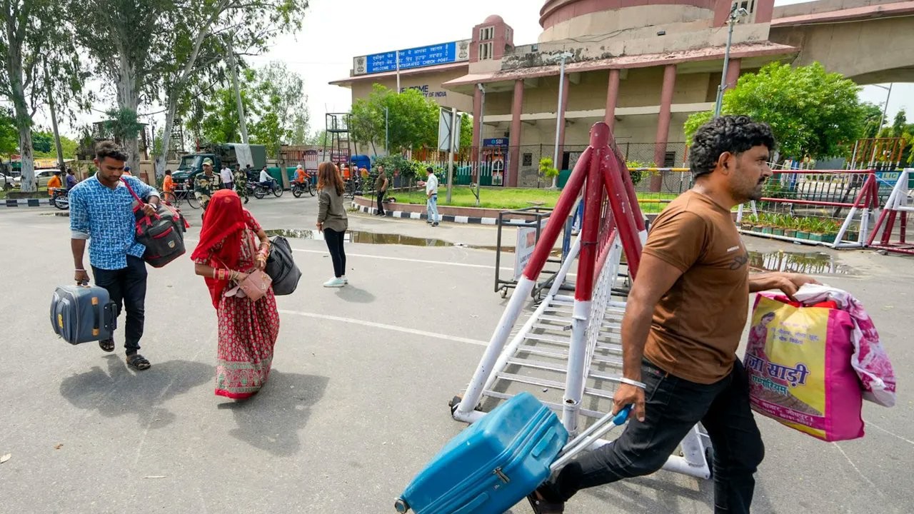 27 Stranded Pakistani Nationals Return via Attari-Wagah Border After Visa Revocation