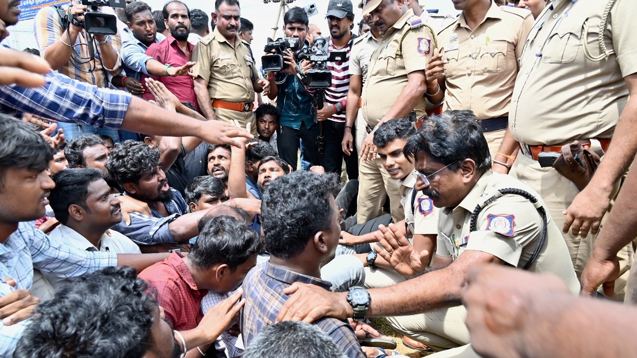 Workers in Samsung Chennai plant Win a Significant Pay Raise After a Protracted Battle Against Management