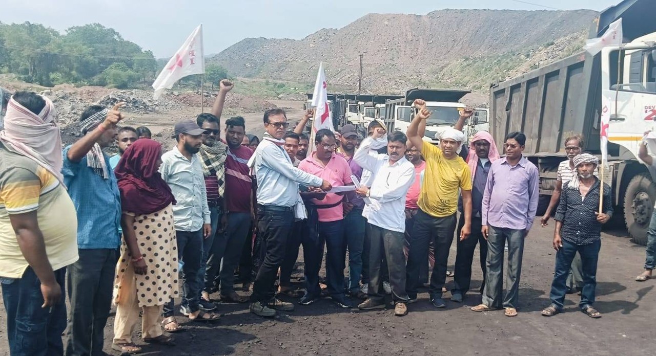 Jharkhand: Residents, DYFI Activists Blockade BCCL Operations in Islampur Over Two-Year Water Crisis