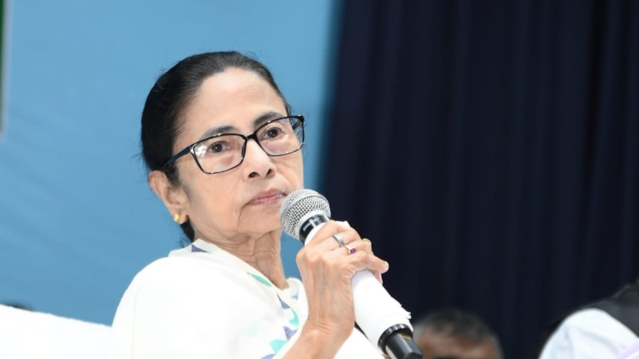 WB Govt to Issue Fresh Teacher Recruitment Notification by May 31; Age Relaxation for Terminated Staff, Says Mamata Banerjee