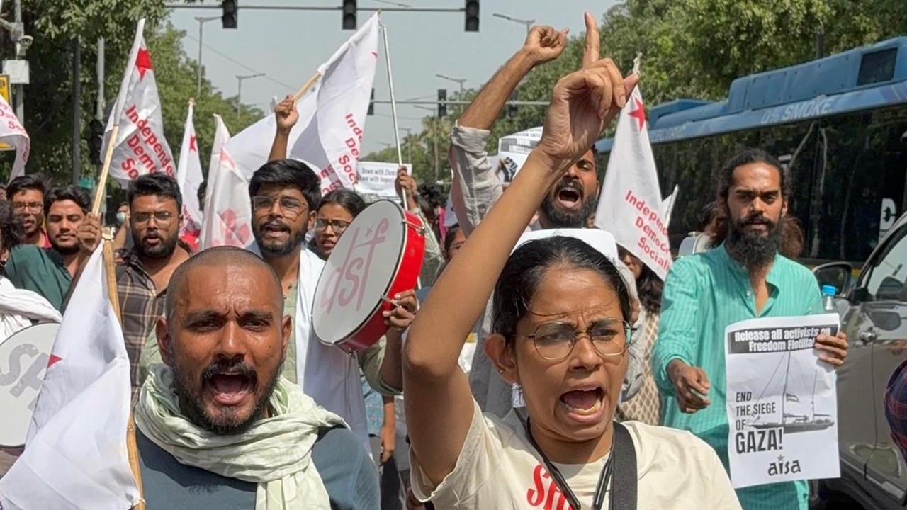 Delhi Police Attack Students During March Against Israeli Blockade on Gaza