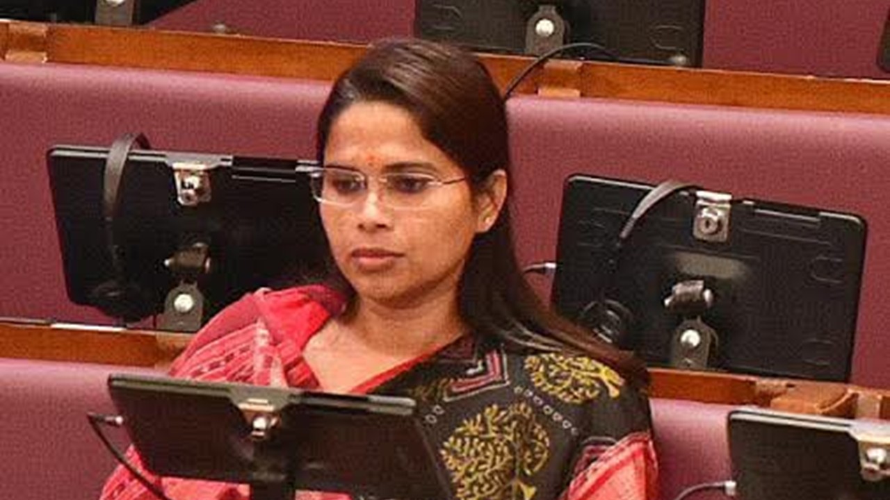 SP Expels Pooja Pal After Praise for CM Yogi Adityanath