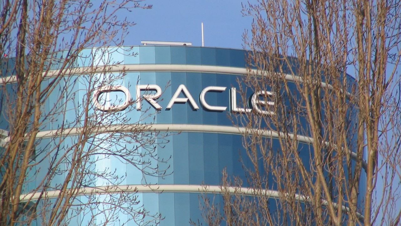Oracle Cuts 30,000 Jobs Worldwide as AI Investments Reshape Workforce