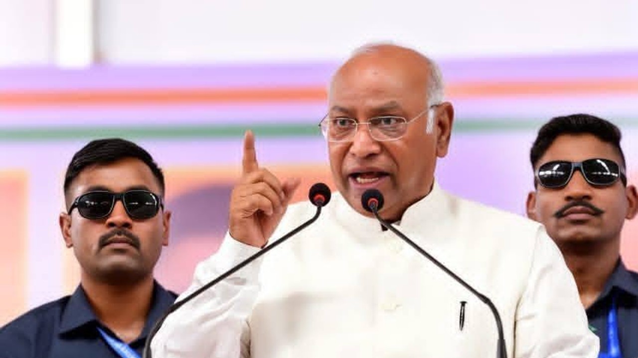 Kharge Accuses Centre of Rushing Women’s Reservation Bill for Political Mileage