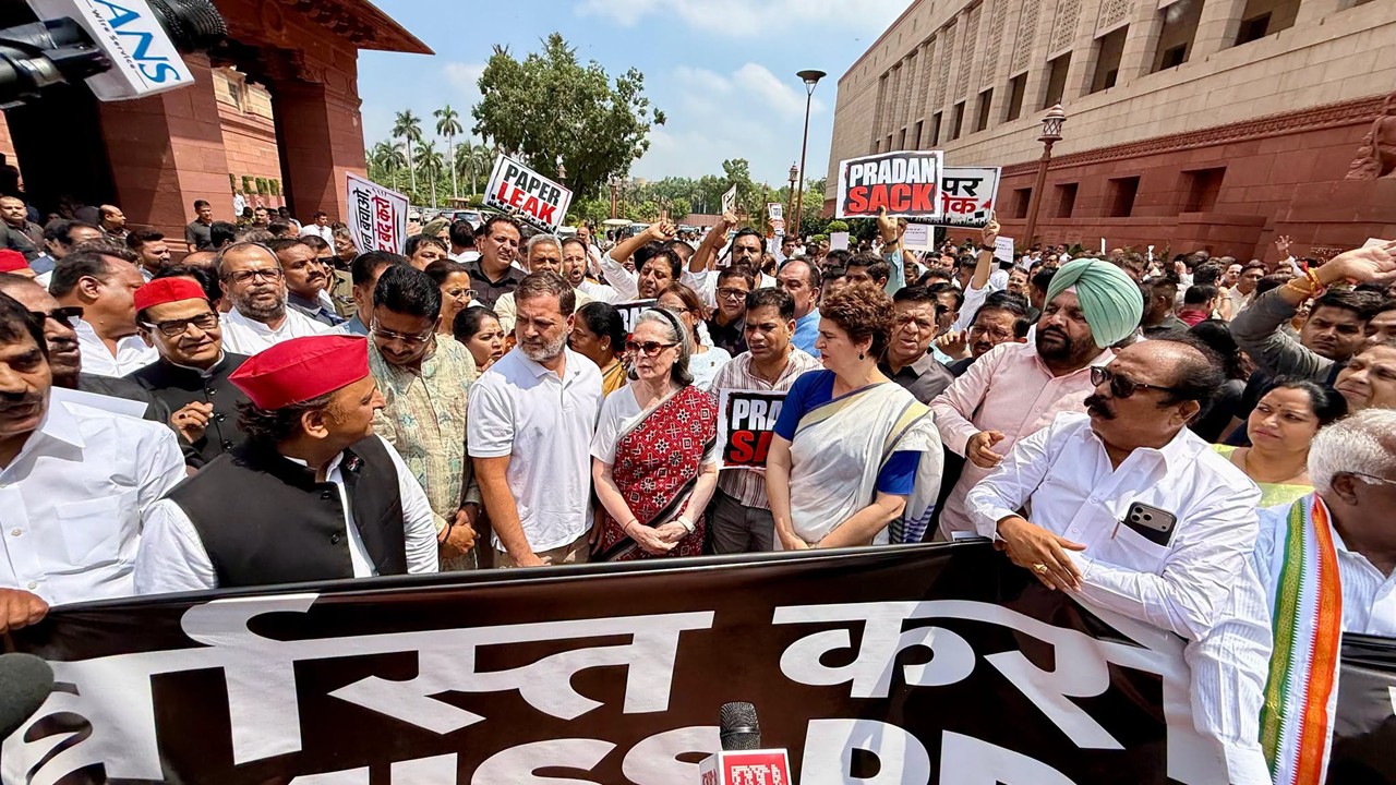 Paper Leak Row: Govt, Opposition MPs Hold Counter-Protests in Parliament Complex
