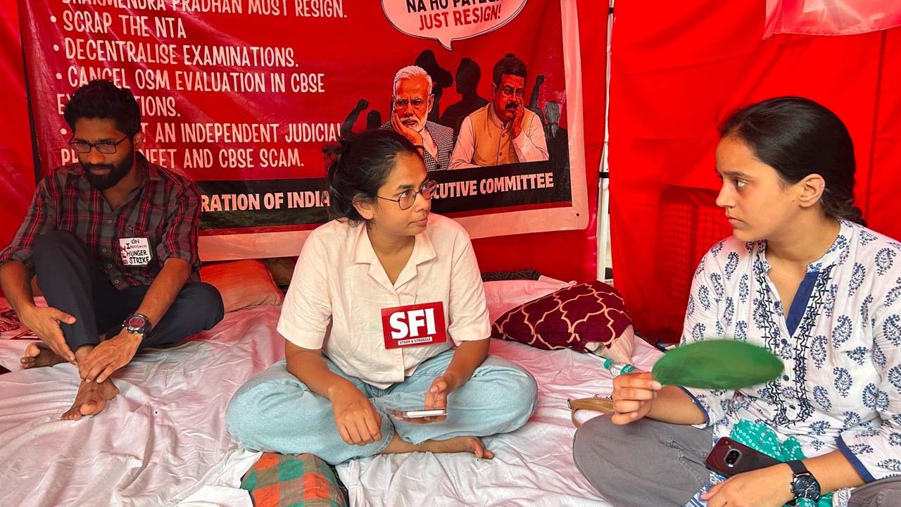 Delhi Police Enters CPI(M) HQ, AKG Bhavan, in Bid to Detain SFI Leader Aishe Ghosh