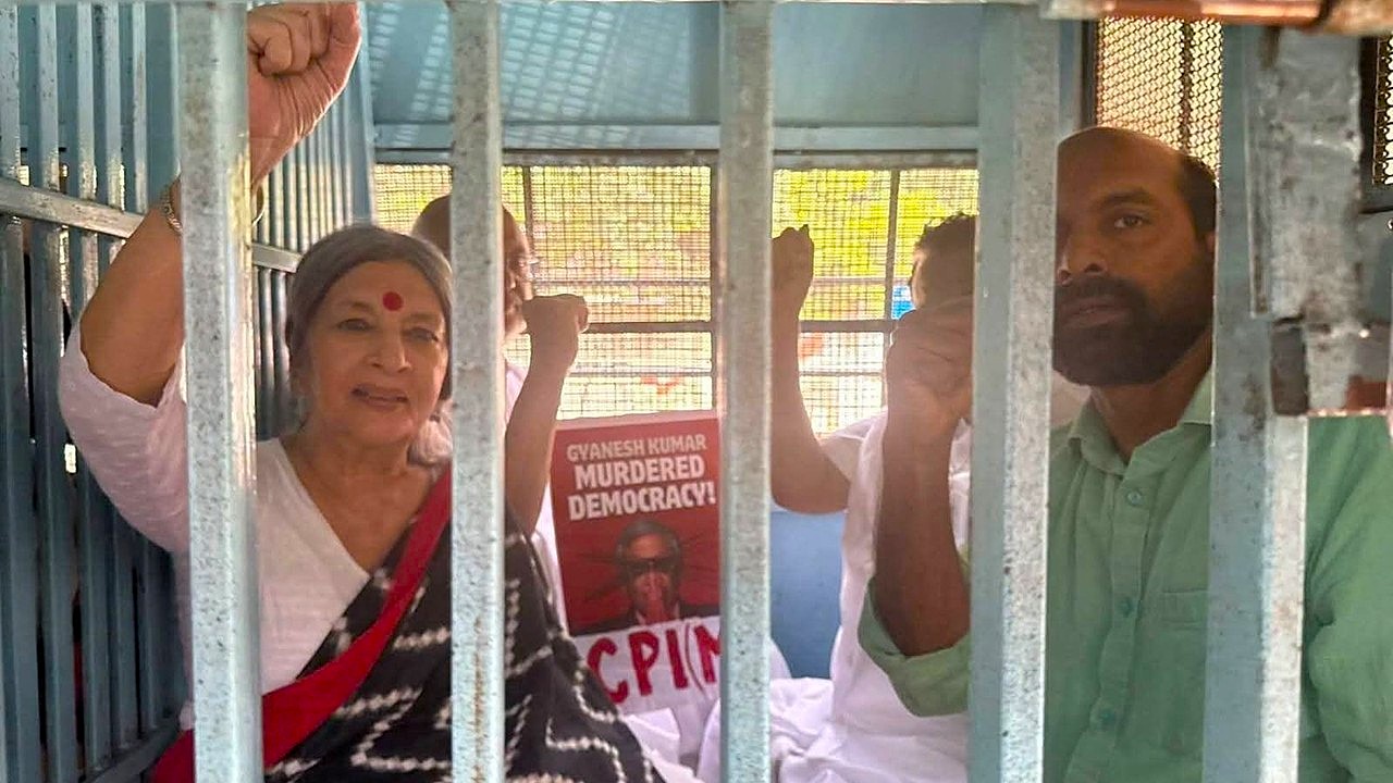 Delhi Police Detain Kejriwal, Mamata, Left Leaders Ahead of Jantar Mantar Protest